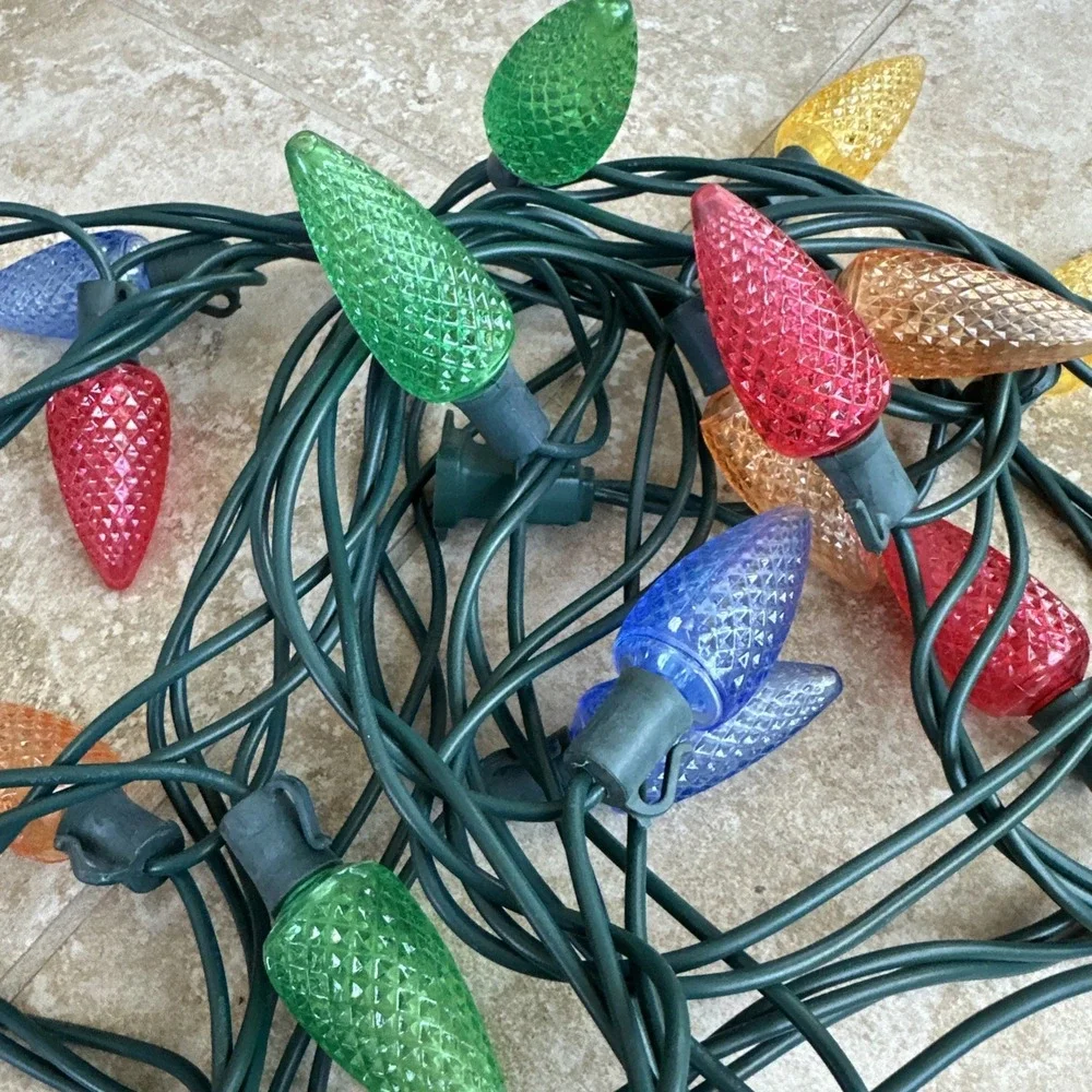 Philips/Holiday 25 Faceted C9 String Lights LED Multi Christmas Indoor/Outdoor‎